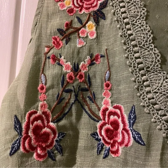 ENTRO embroidered sleeveless blouse-small NWOT - Picture 4 of 9